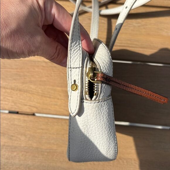 Fossil Gemma Crossbody Camera leather Cream white ivory Crossbody Bag EUC classy - Picture 7 of 11